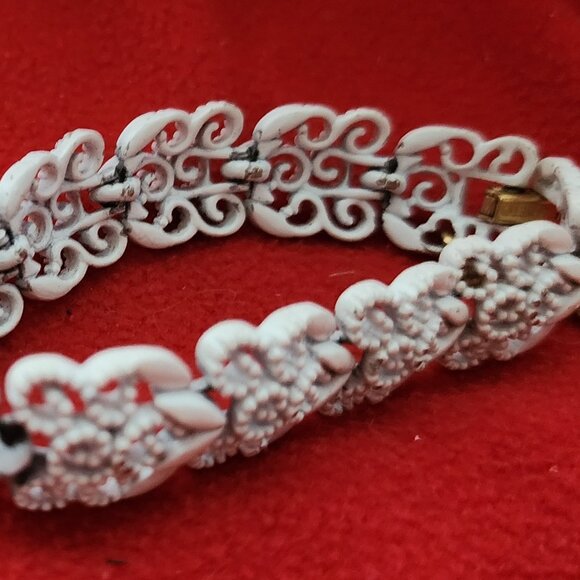 Vintage 1960's Monet White Enamel on Silverplate Filigree Floral Design Bracelet - Picture 3 of 16